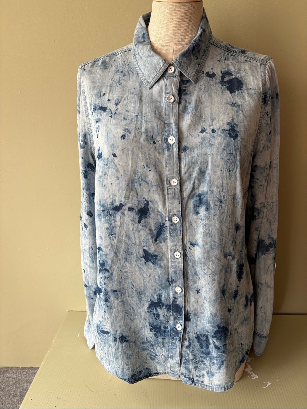 French dressing Women's Blue Tie-Dye Button-Down Shirt Lyocell sz8 Bamboo